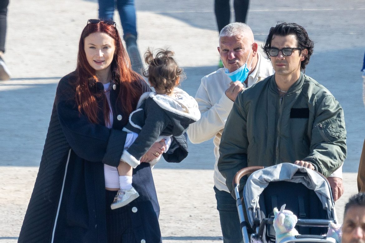 Sophie Turner and Joe Jonas Walk With Willa in Pairs