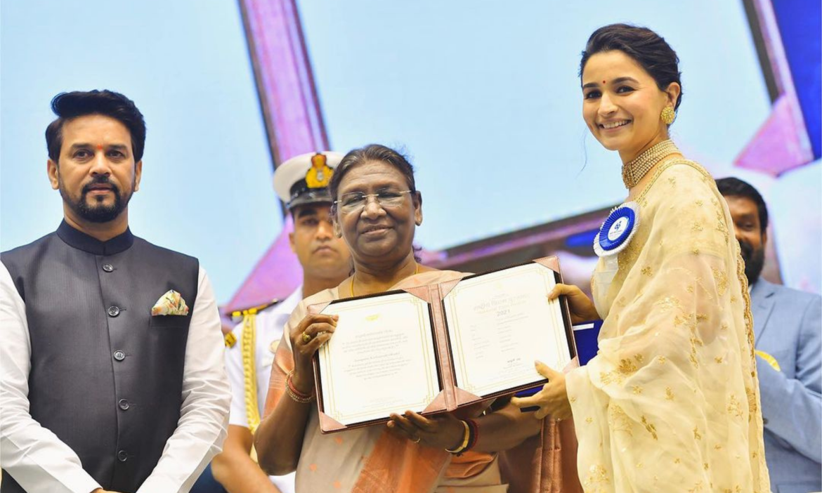 Bhatt re-wears wedding saree to accept her national award