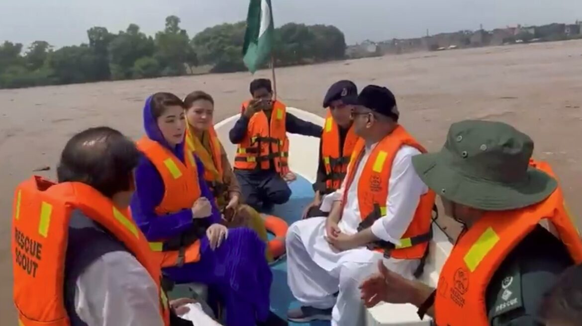 CM Maryam Nawaz reviews flood situation in River Ravi on August 28, 2025. — Screengrab via X/pmln_org