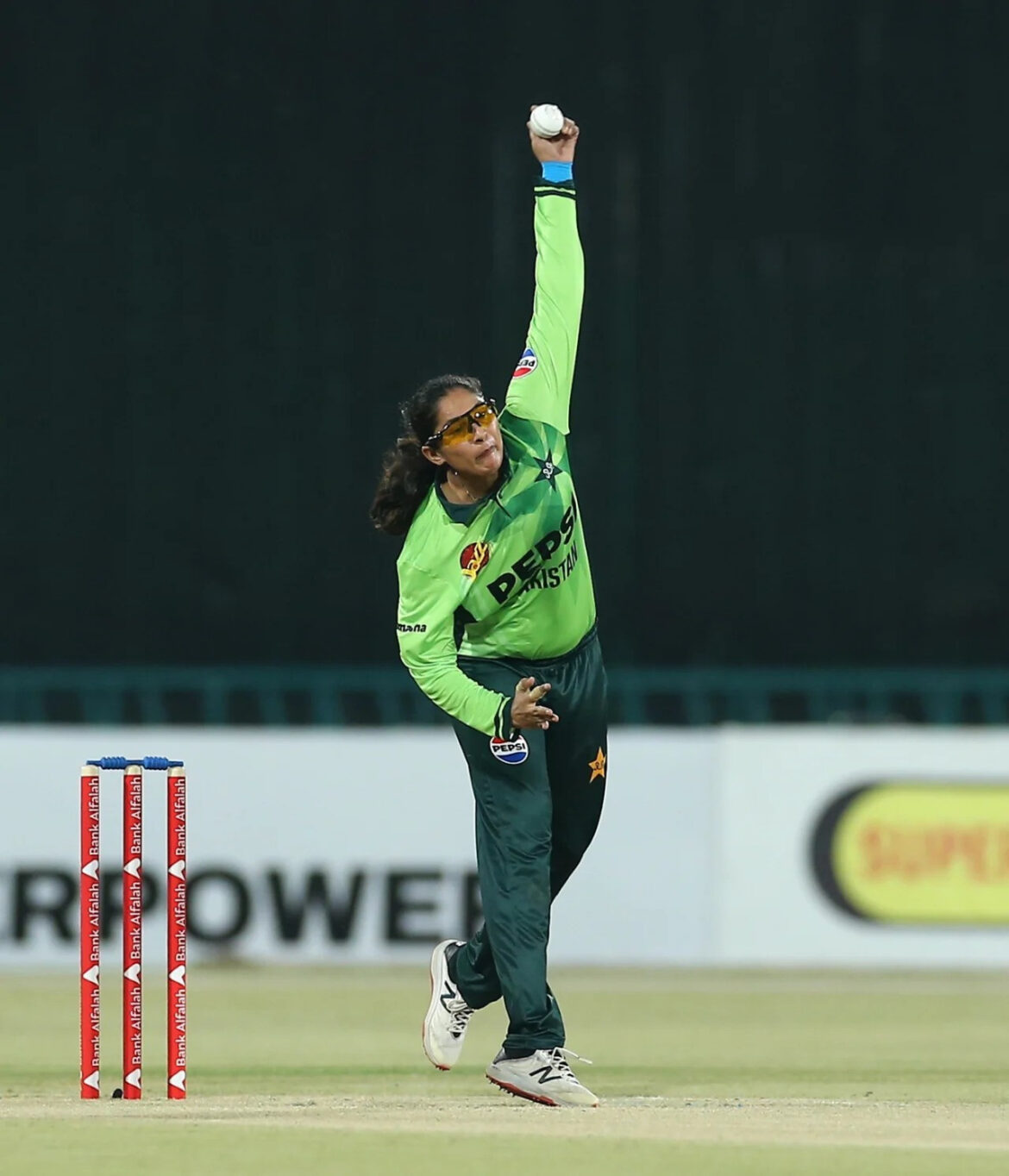 Confident South Africa defeat hosts Pakistan by eight wickets