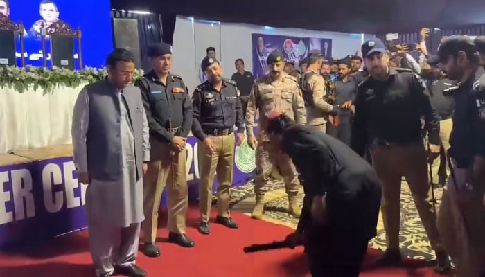 72 dacoits surrender after Sindh’s new policy for criminals Dacoits from Sindhs riverine (katcha) area lay down their weapons during a surrender ceremony at Police Lines in Shikarpur, October 22, 2025. — Screengrab via YouTube/Geo News