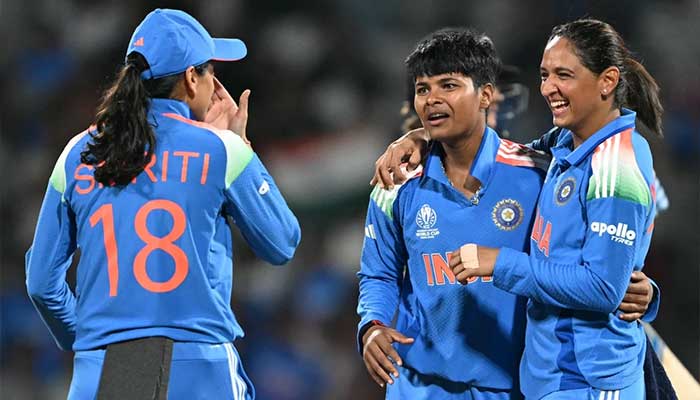 India defeat New Zealand to reach Women’s World Cup semi-final (Left to right) Indias Smriti Mandhana, Kranti Gaud, and Harmanpreet Kaur celebrate a wicket during the ICC Womens World Cup 2025 match against New Zealand at DY Patil Stadium, Navi Mumbai, on October 23, 2025. — AFP