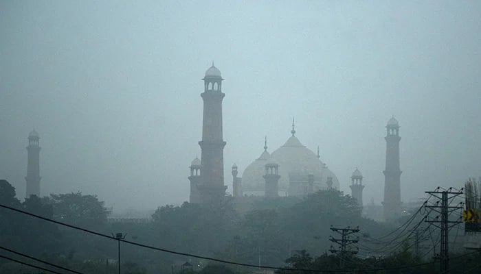 Lahore ranks first among world’s most polluted cities as smog A view of the Mughal-era Badshahi Mosque amid smog and air pollution in Lahore, Pakistan November 13, 2024. — Reuters