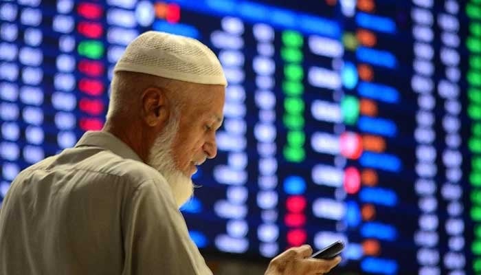 Limited triggers, profit-taking drive pullback at PSX Broker is busy in trading at the Pakistan Stock Exchange (PSX) in Karachi on Wednesday, October 23, 2024. — PPI