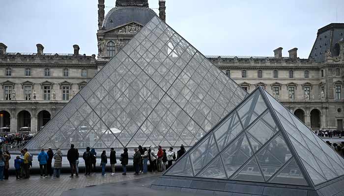 Louvre reopens for first time after jewel heist Visitors queue to enter the Louvre museum in Paris. — AFP