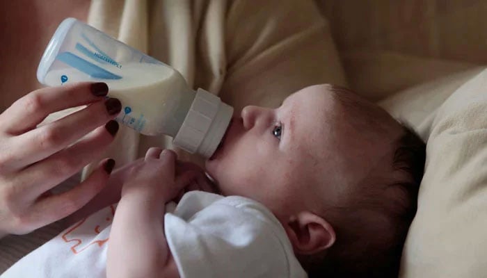 Minister urges mothers to breastfeed, warns formula milk ‘straining’ economy A representational image of an infant drinking baby formula. — Unsplash/File