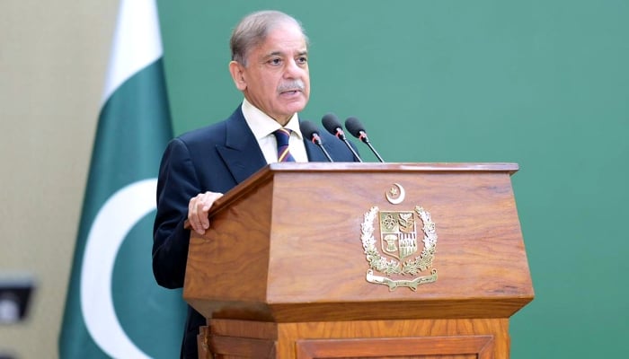 PM Shehbaz unveils ‘Roshan Economy Power Package’ to spur growth Prime Minister Muhammad Shehbaz Sharif addressing the signing ceremony of the privatization of First Women Bank, Islamabad, October 17, 2025. — APP