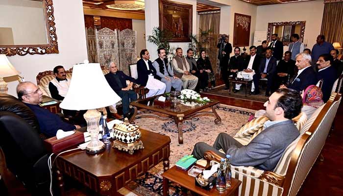PPP finalises plan to ‘oust AJK PM through no-confidence motion’ President Asif Ali Zardari chairs Azad Jammu and Kashmir parliamentary committee meeting at President House, Islamabad, October 25, 2025. — X/@MediaCellPPP