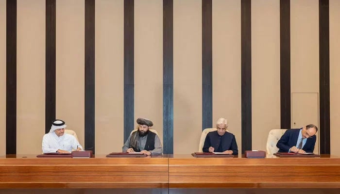 Pakistan, Afghan Taliban agree to maintain ceasefire: Turkiye Afghan Defence Minister, Mullah Mohammad Yaqoob Mujahid and Pakistans Defence Minister, Khawaja Muhammad Asif sign documents of a ceasefire agreement, during a negotations meeting mediated by Qatar and Turkey, in Doha, Qatar, October 19, 2025. — Reuters