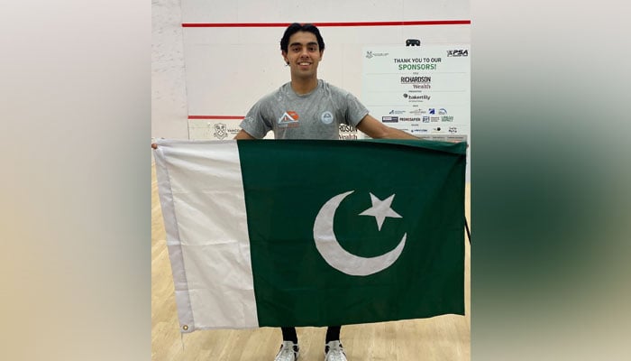 Pakistan’s Ashab Irfan clinches Vancouver Men’s Open 2025 title Pakistan squash player holding national flag poses for photograph after clinching Richardson Wealth Men’s Vancouver Open 2025 in Vancouver on October 20, 2025. — Reporter