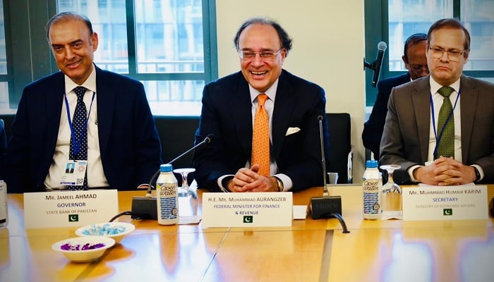 SBP-IFC swap deal signed as Aurangzeb presses ahead on Reko State Bank of Pakistan (SBP) Governor Jamil Ahmed (left) and Finance Minister Senator Muhammad Aurangzeb (centre) smile during their meeting with International Finance Corporation (IFC) officials in Washington, DC, on October 18, 2025.— X/@Financegovpk