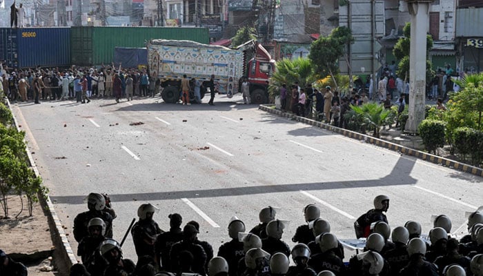 TLP’s top leadership to be arrested soon, says Punjab minister Supporters of the Tehreek-e-Labbaik Pakistan (TLP) party shout slogans near their party headquarters, as authorities blocked the road with shipping containers, in Lahore on October 9, 2025, ahead of their pro-Palestinian march towards Islamabad. — AFP