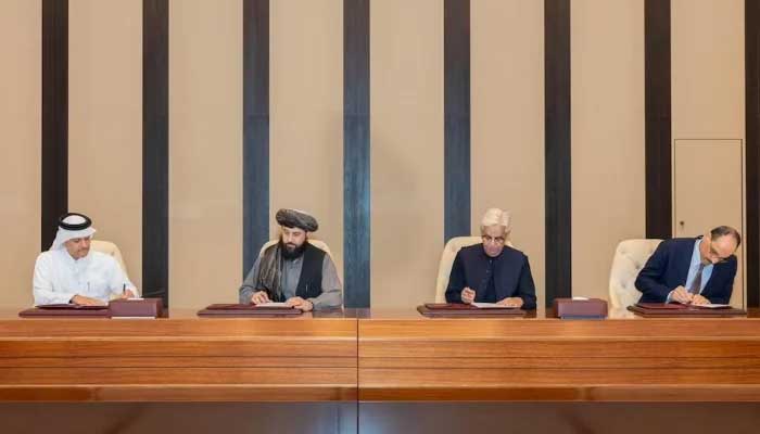 ‘Third round’ of Pak-Afghan talks underway in Istanbul Pakistans Defence Minister, Khawaja Asif and Afghan Defence Minister, Mullah Mohammad Yaqoob Mujahid and  sign documents of a ceasefire agreement, during a negotiations meeting mediated by Qatar and Turkiye, in Doha, Qatar, October 19, 2025. — Reuters