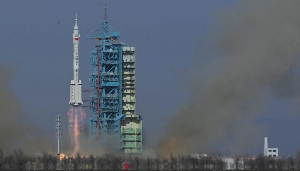  China deploys Shenzhou 22 spacecraft to guarantee safe return of crew