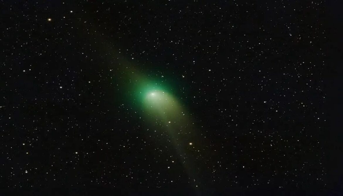 Why exocomet 3I/ATLAS is glowing green as it approaches Earth