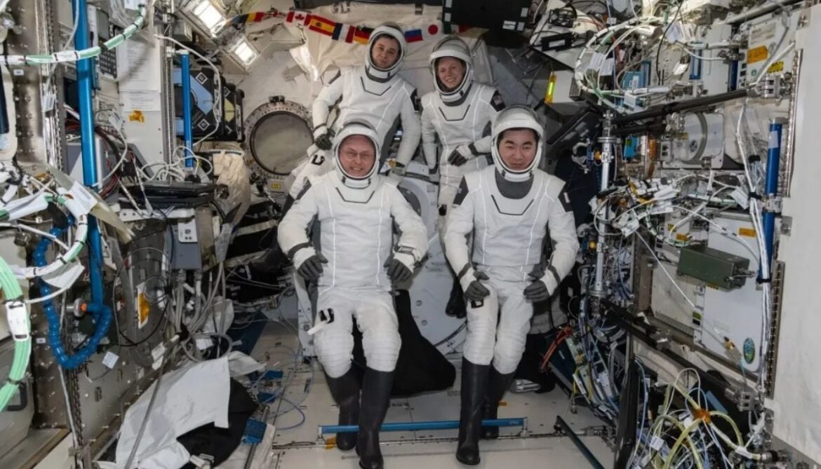 ISS crew of four completes medical evacuation with safe splashdown off California