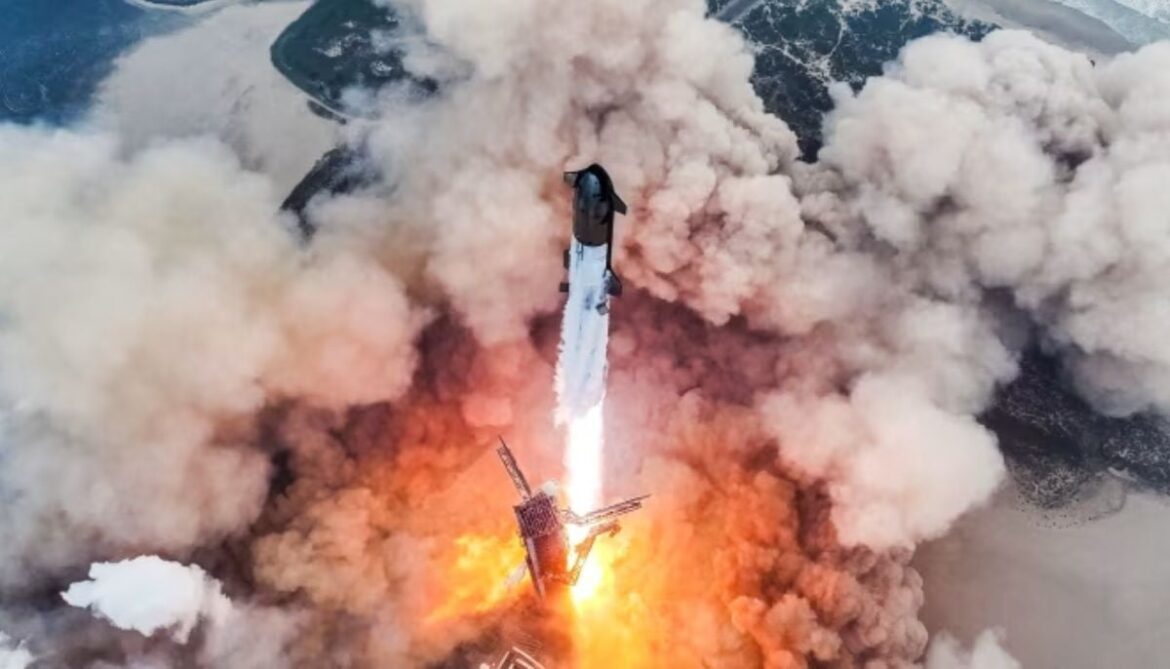 SpaceX pivots from Mars plans to prioritize 2027 Moon landing 