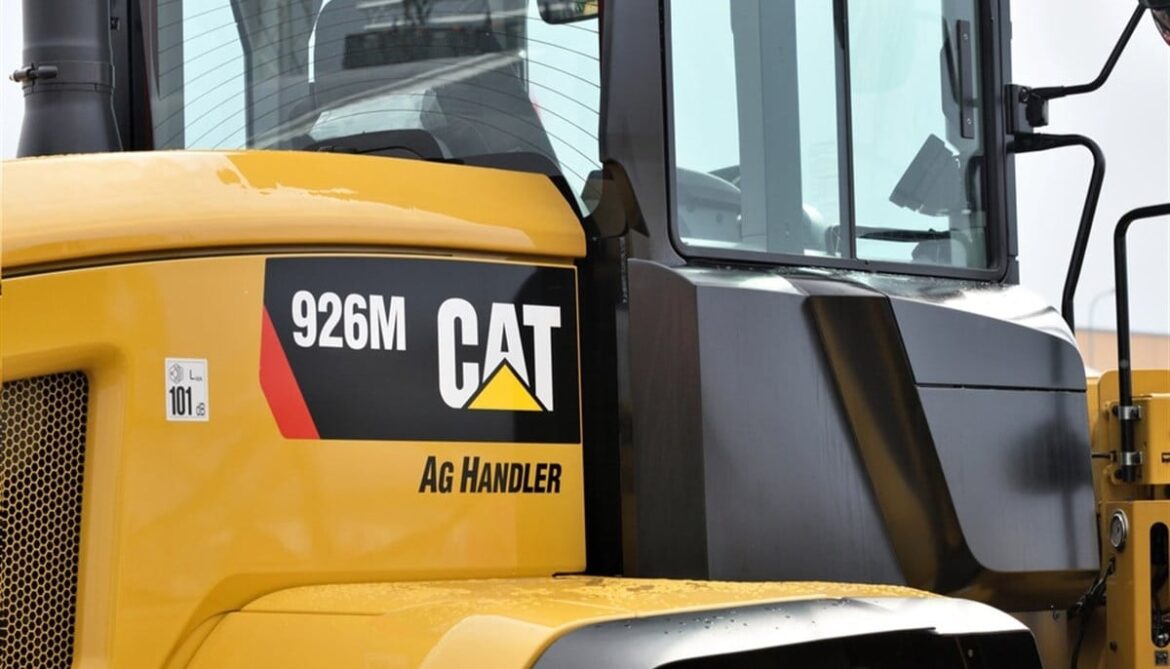 Caterpillar raises annual forecast as AI boom boosts power equipment demand 